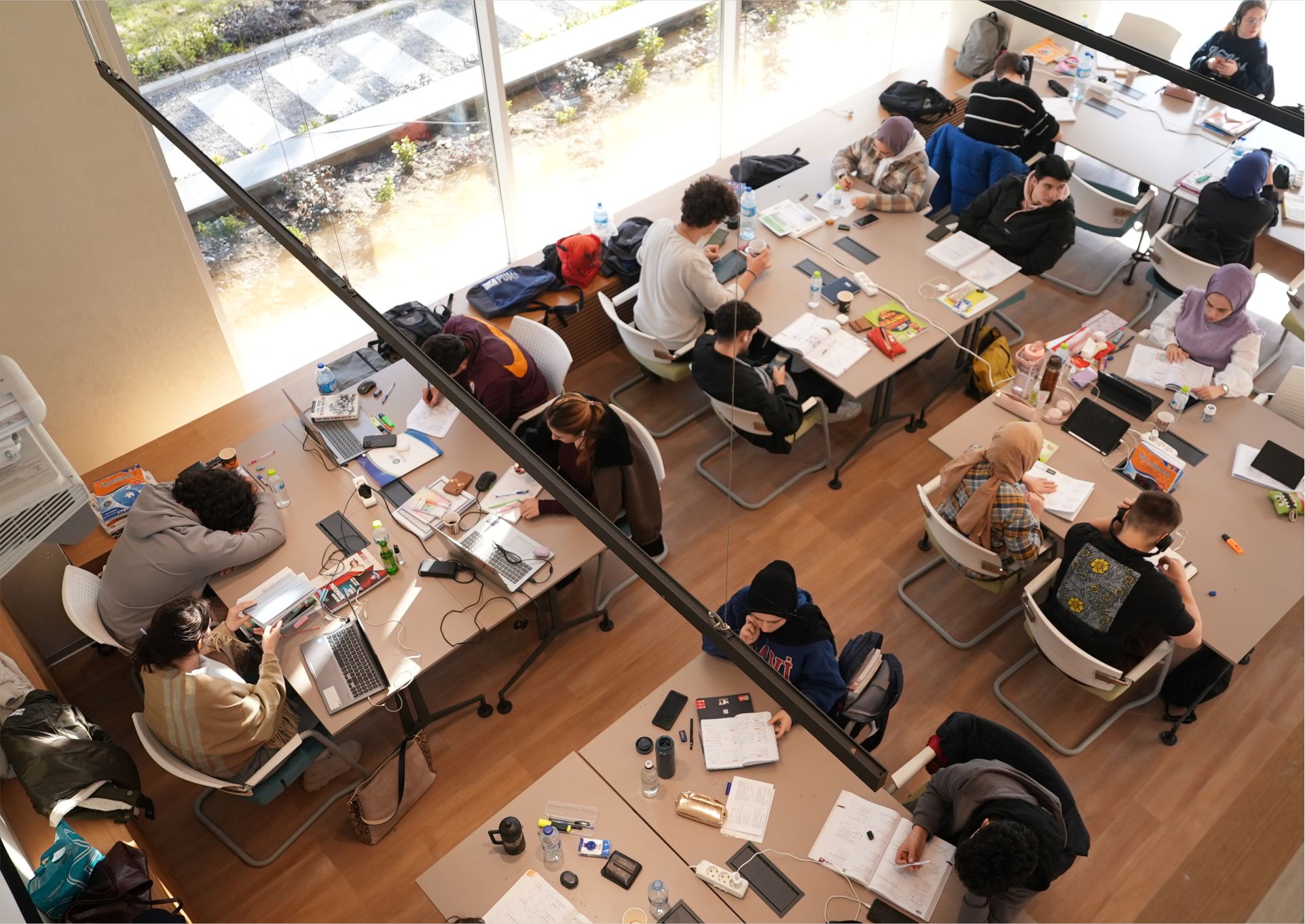 SABİHA ULUSOY KÜTÜPHANESİ