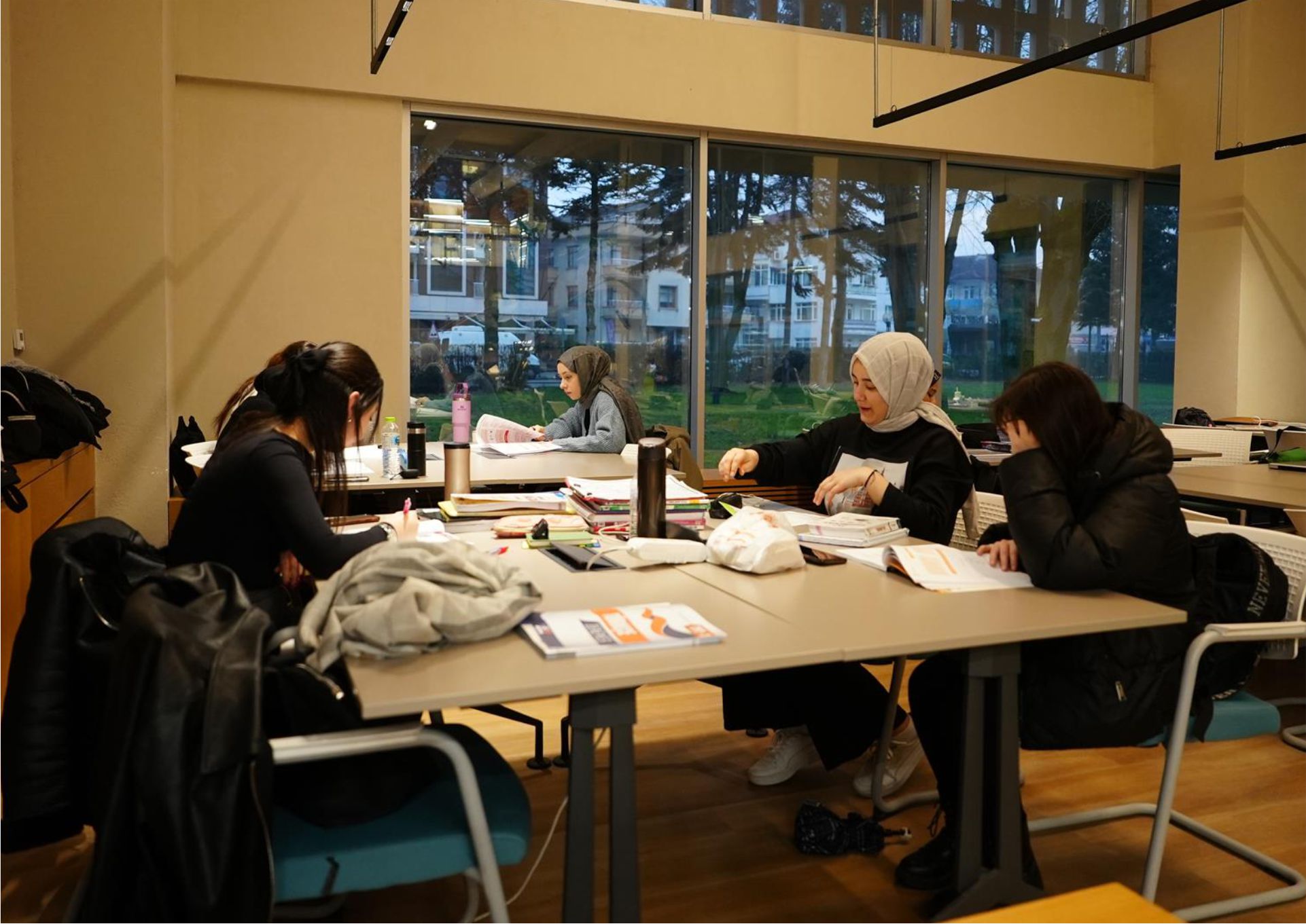 SABİHA ULUSOY KÜTÜPHANESİ