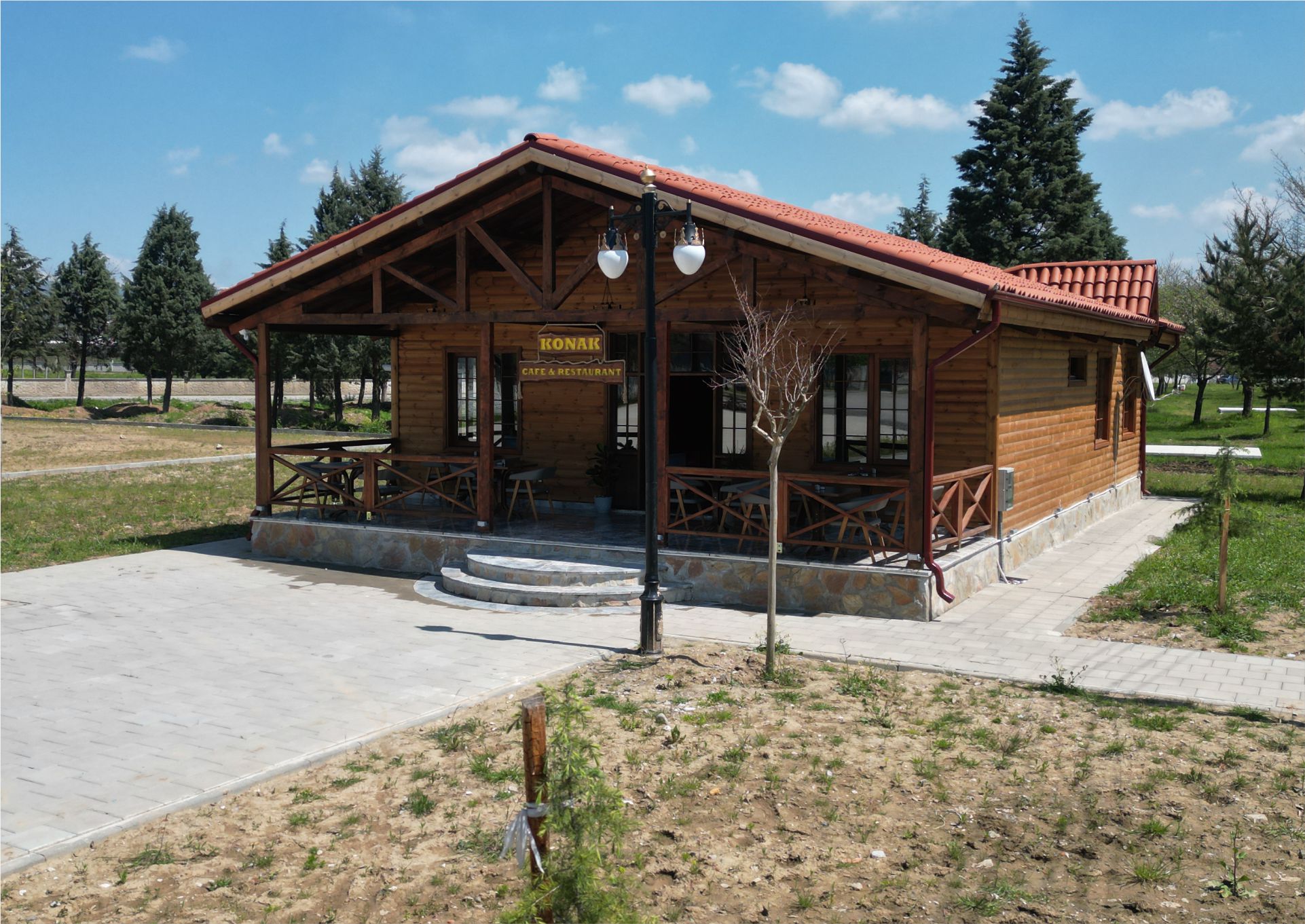 ÇAVUŞLAR MAHALLE KONAĞI VE MESİRE ALANI