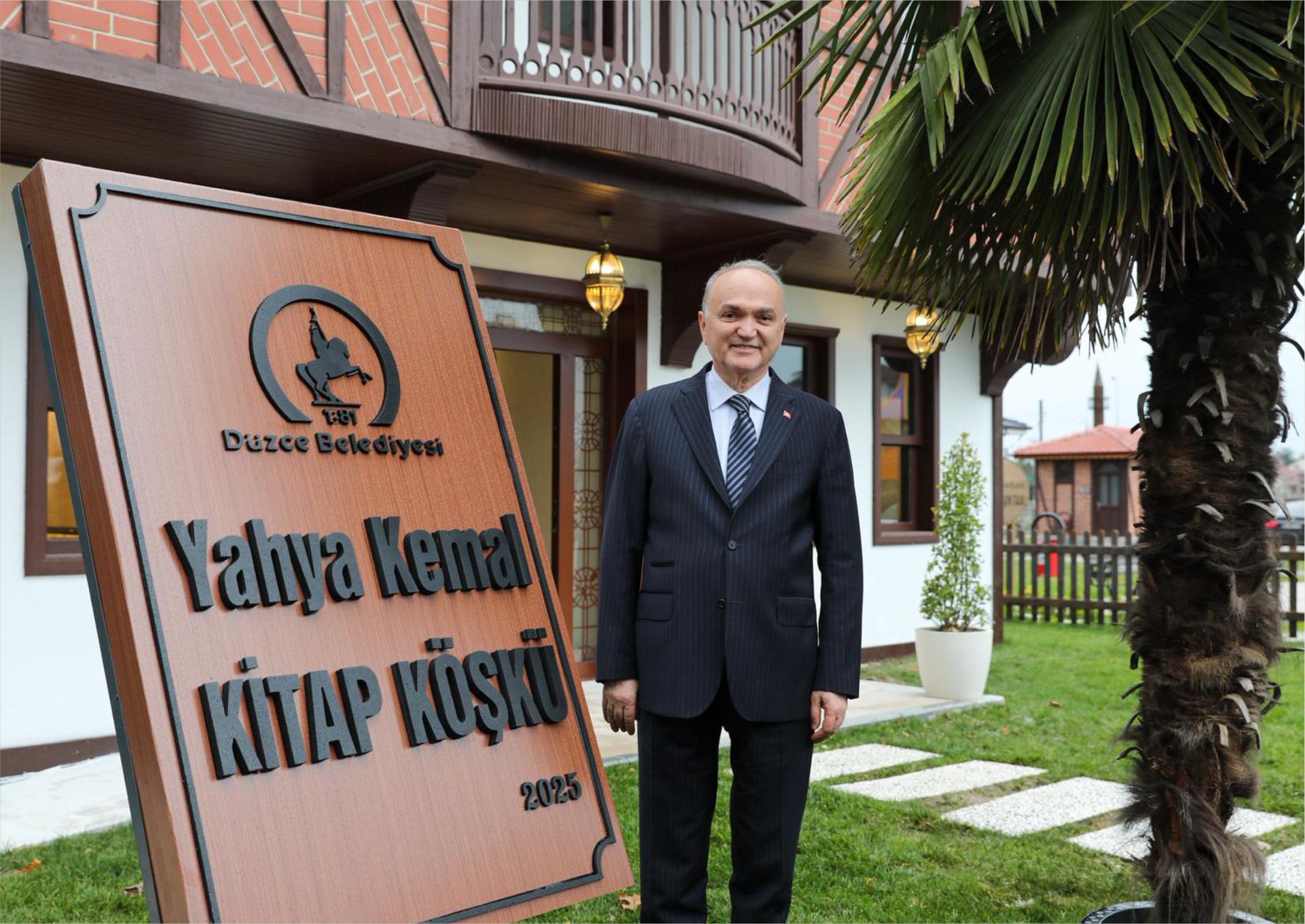 YAHYA KEMAL KİTAP KÖŞKÜ (23 NİSAN PARKI KÜTÜPHANESİ)