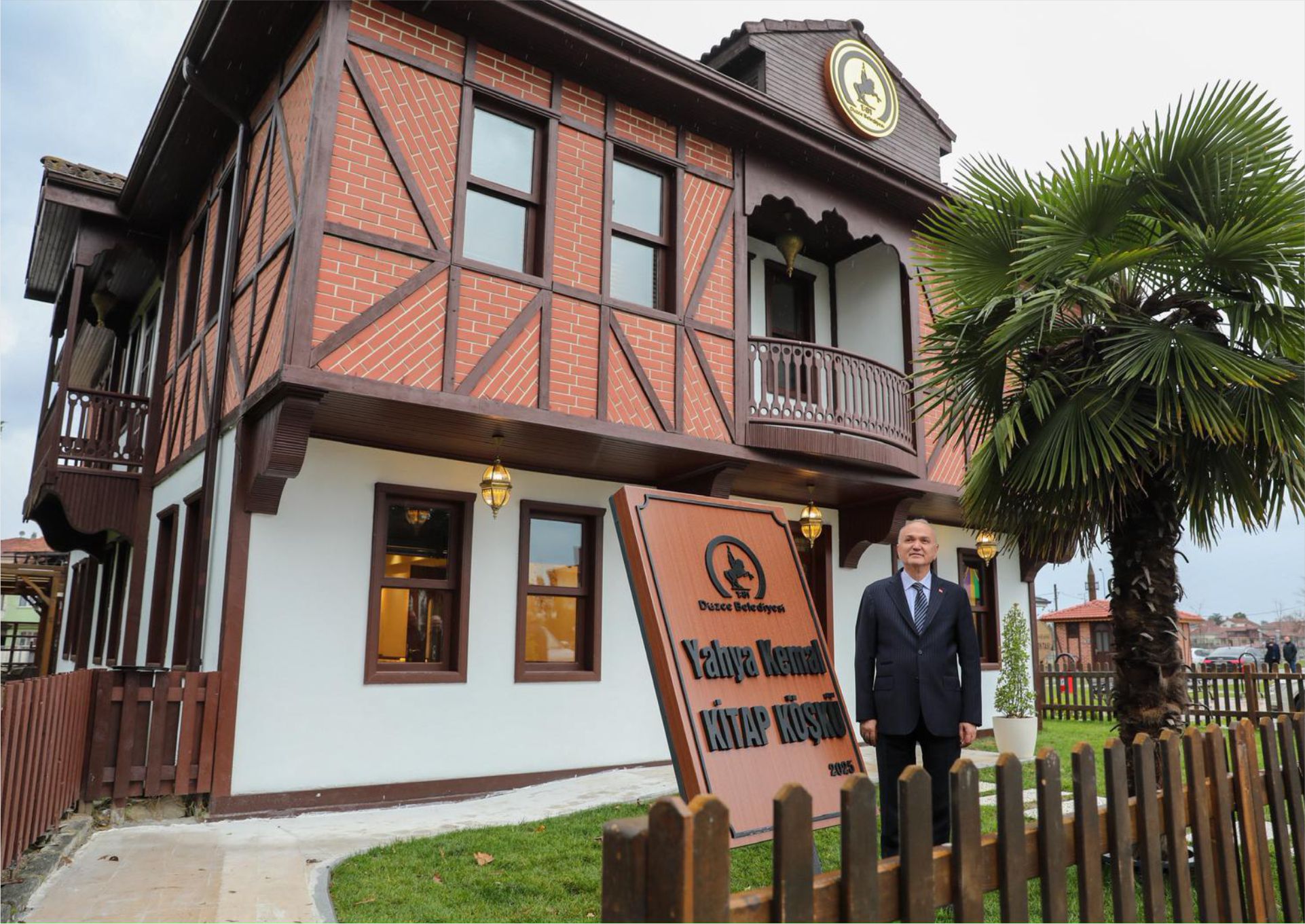 YAHYA KEMAL KİTAP KÖŞKÜ (23 NİSAN PARKI KÜTÜPHANESİ)