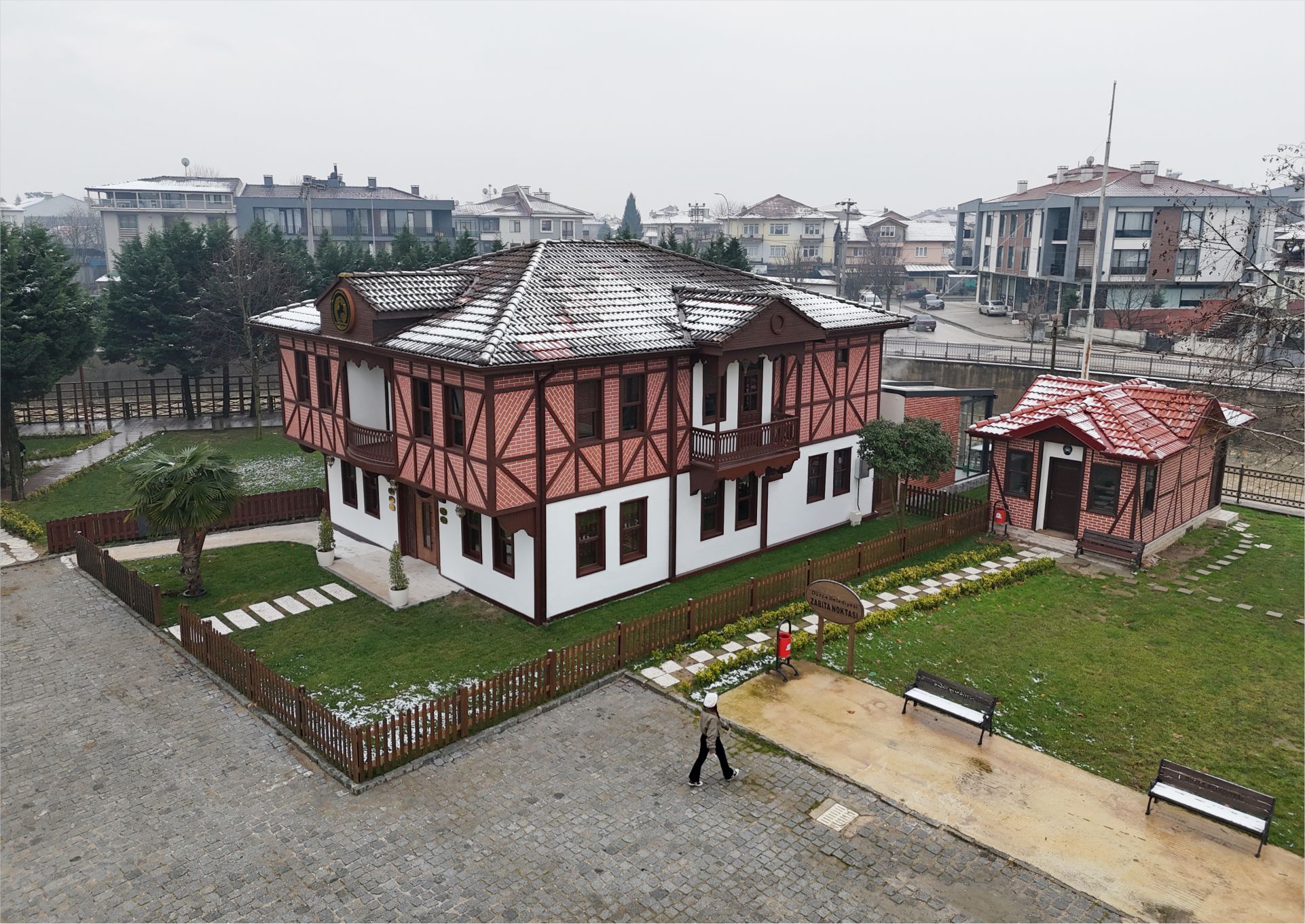 YAHYA KEMAL KİTAP KÖŞKÜ (23 NİSAN PARKI KÜTÜPHANESİ)