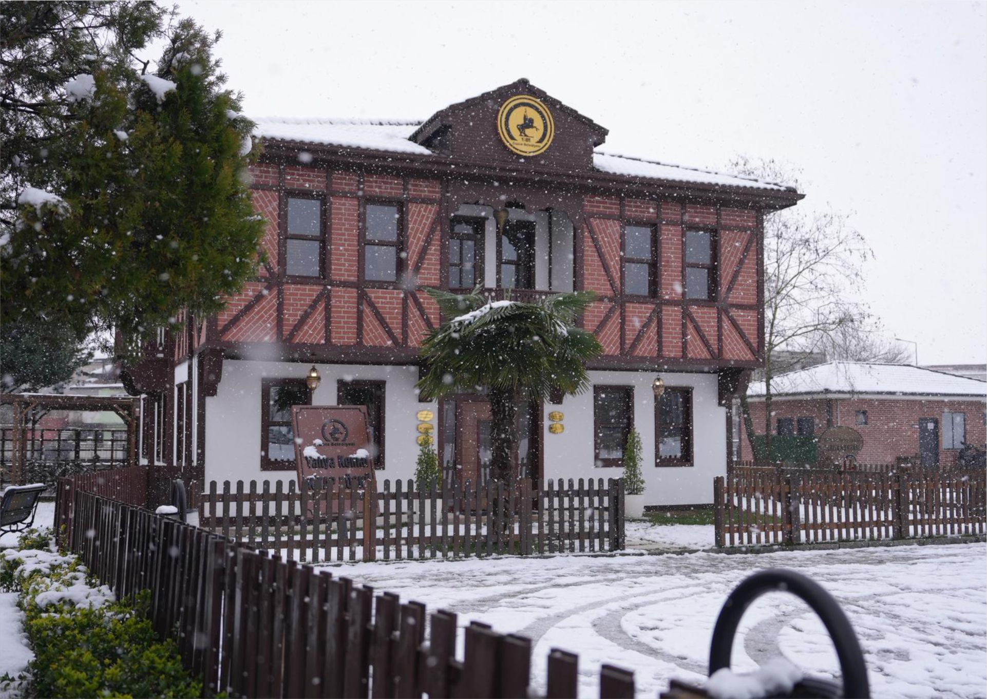 YAHYA KEMAL KİTAP KÖŞKÜ (23 NİSAN PARKI KÜTÜPHANESİ)