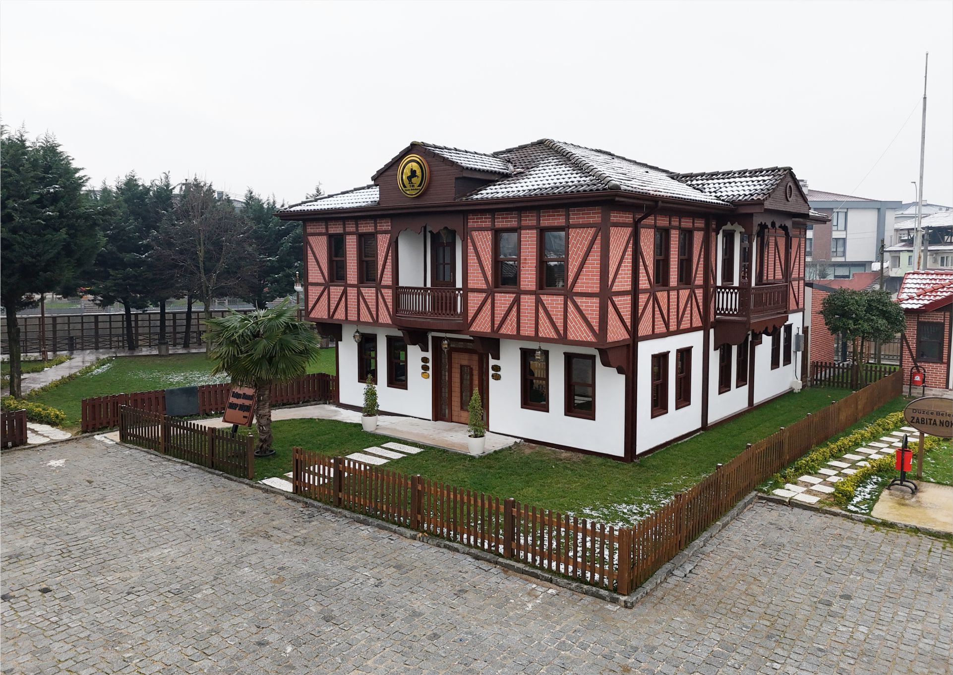 YAHYA KEMAL KİTAP KÖŞKÜ (23 NİSAN PARKI KÜTÜPHANESİ)