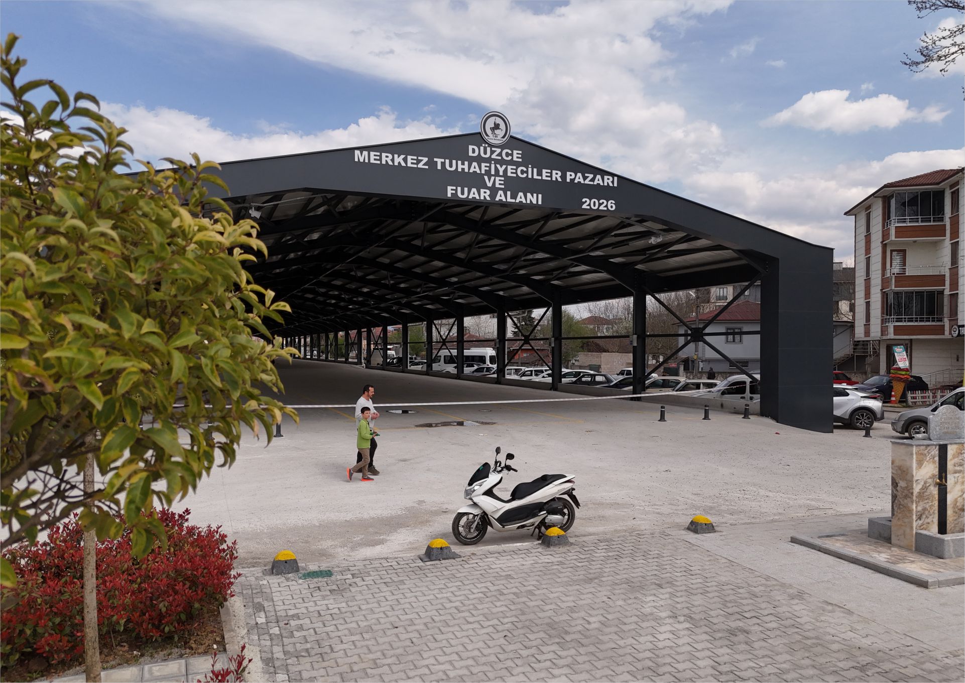 TUHAFİYECİLER PAZARYERİ