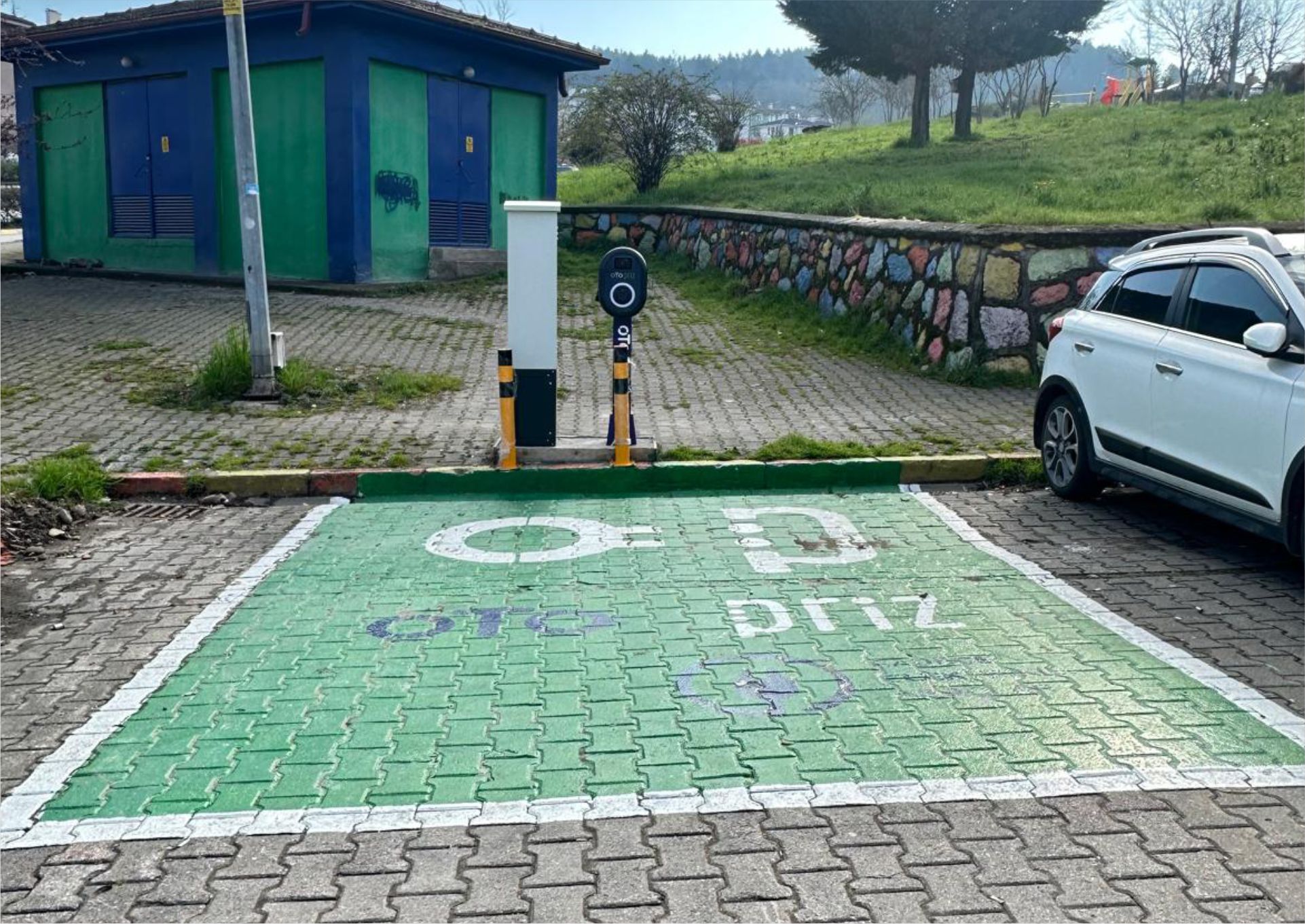 ELEKTRİKLİ ARAÇ ŞARJ İSTASYONLARI