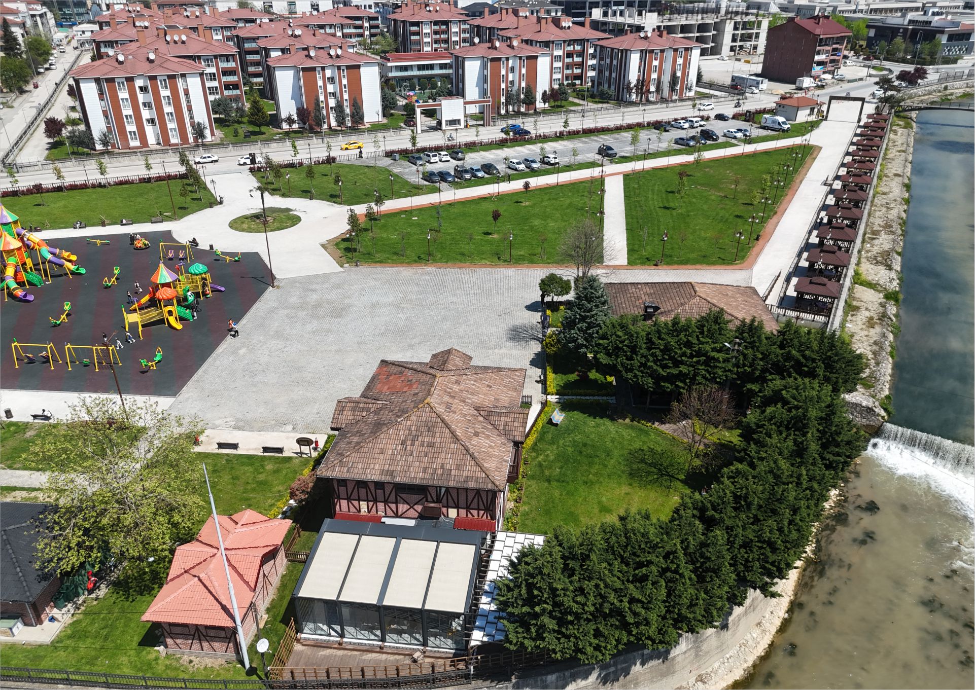 YAHYA KEMAL KÖŞKÜ KÜTÜPHANESİ