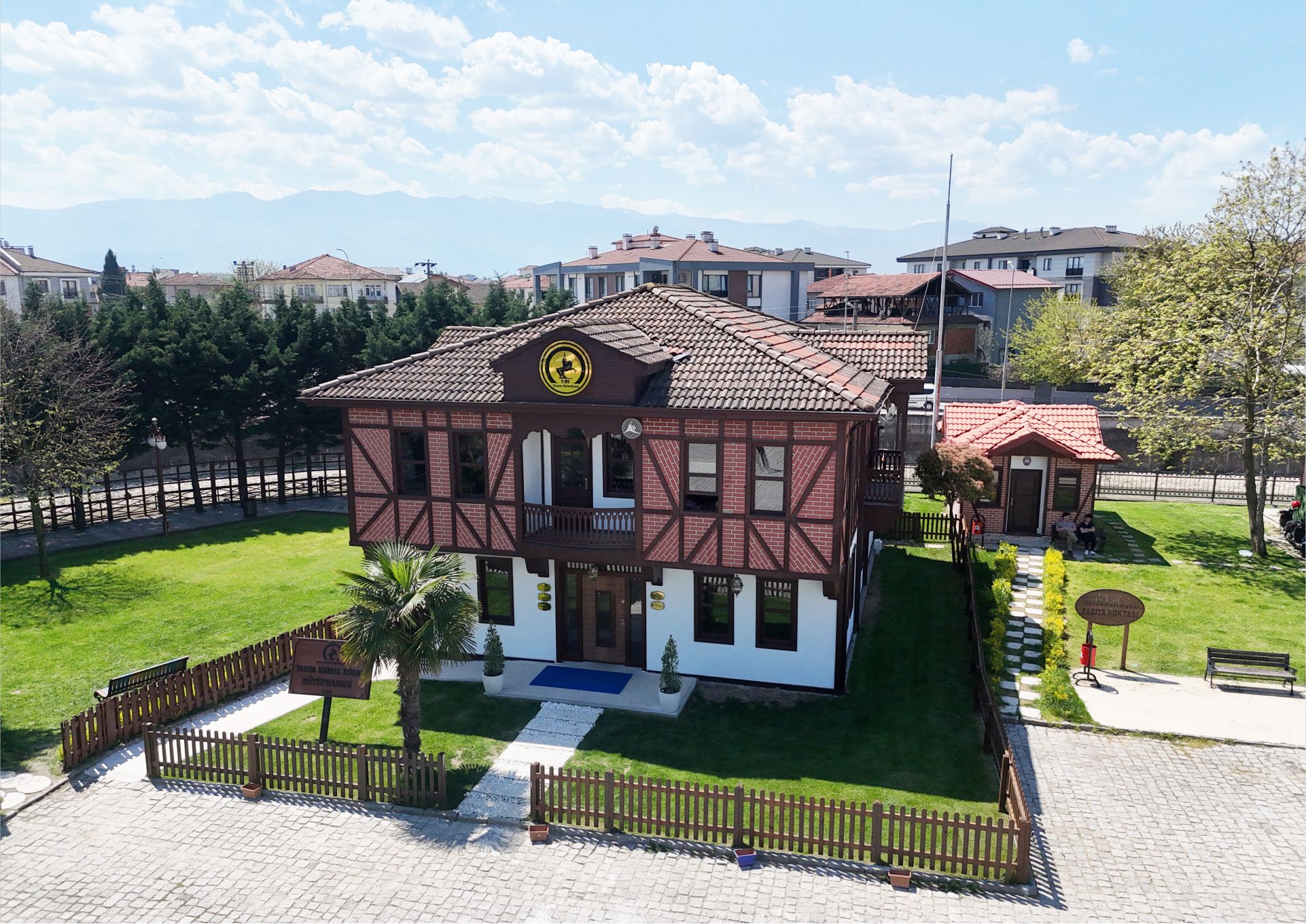 YAHYA KEMAL KÖŞKÜ KÜTÜPHANESİ
