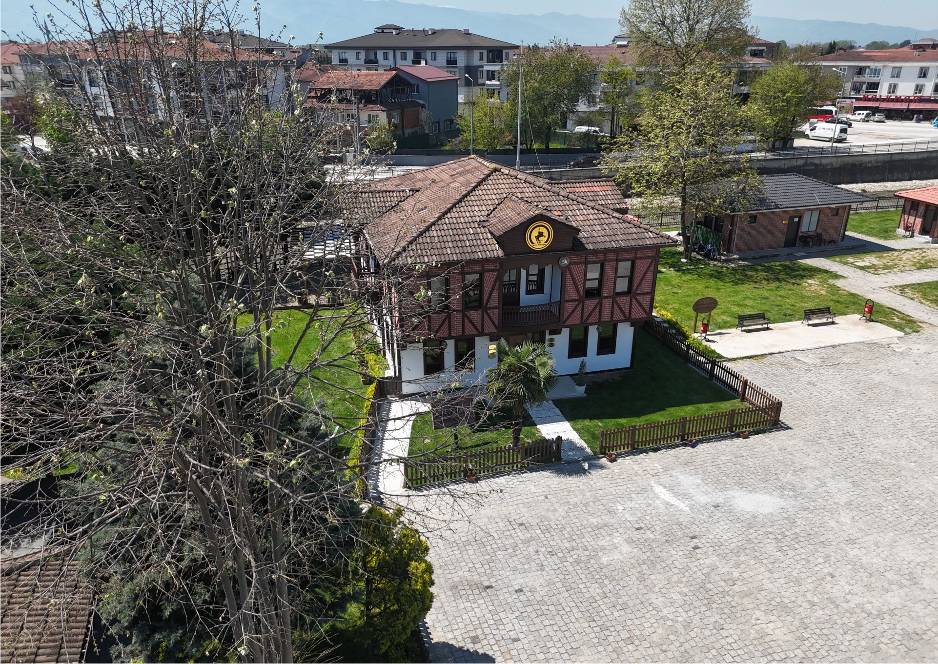 YAHYA KEMAL KÖŞKÜ KÜTÜPHANESİ