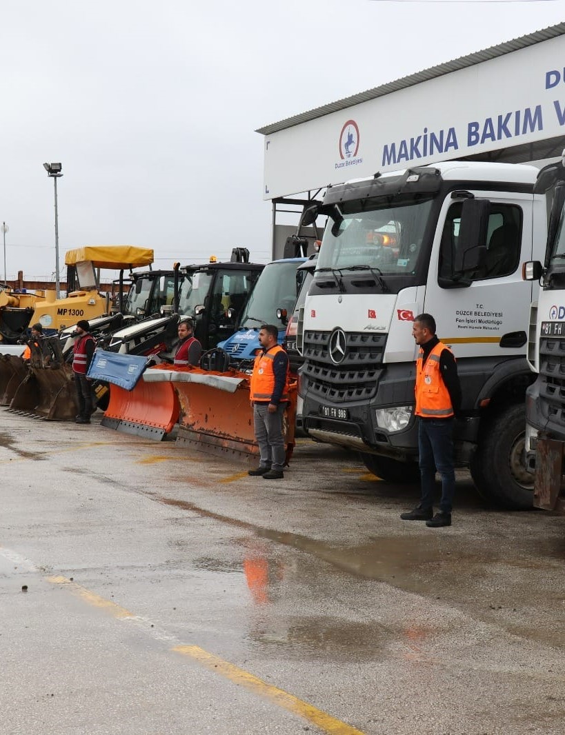 DÜZCE BELEDİYESİ MAKİNE PARKI