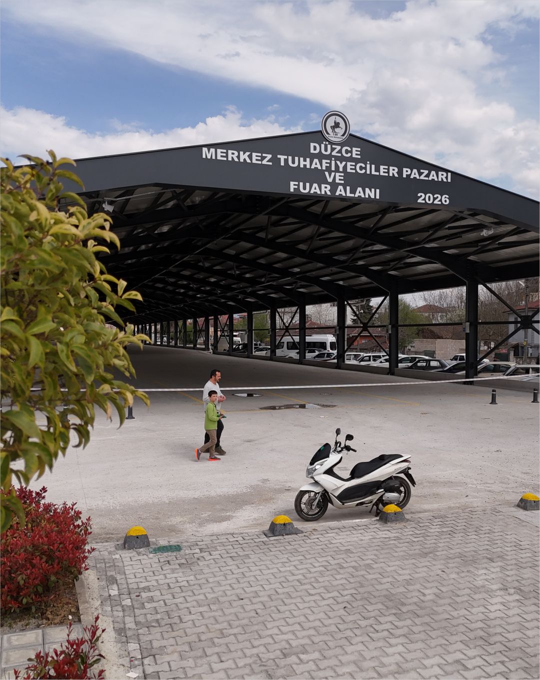 TUHAFİYECİLER PAZARYERİ